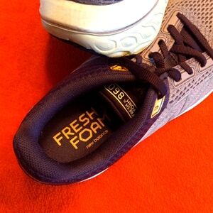 New. WOMENS  NEW BALANCE 860  size  US  8W